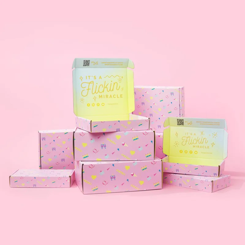Printed boxes in pink and yellow